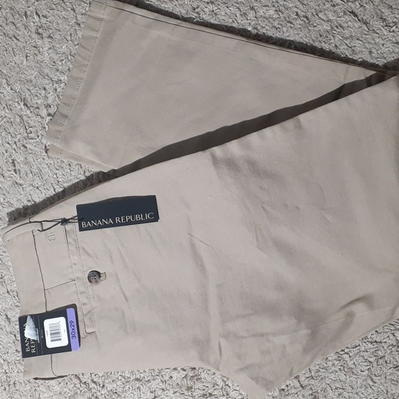 NWT Banana Republic Flat Front Straight Fit Chinos - Khaki - Various Sizes - Picture 1 of 7